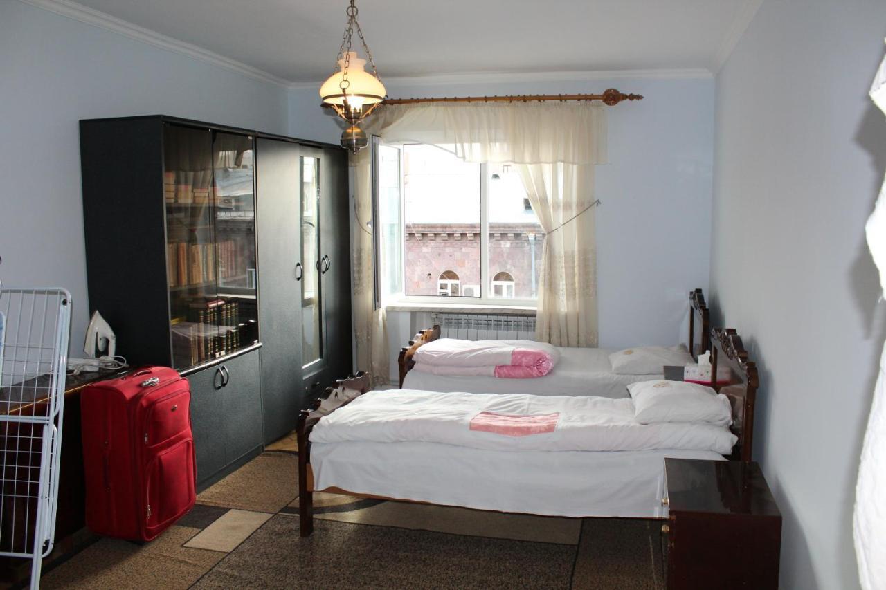 Super Location - Shared Bathroom And Kitchen Yerevan Luaran gambar
